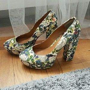 Gianni Bini Floral Pumps Thick Heel 7.5